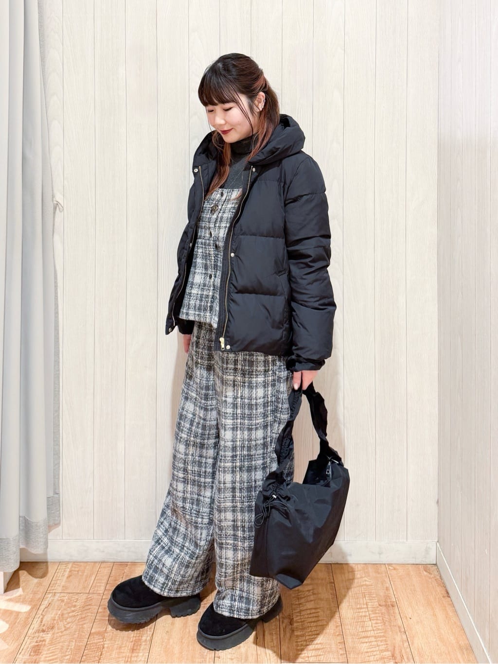 愛さんの「SHOO･LA･RUE｜【2点セット】着るだけで決まる クラシカルなツイード調 チェック柄セットアップ」を使ったコーディネート