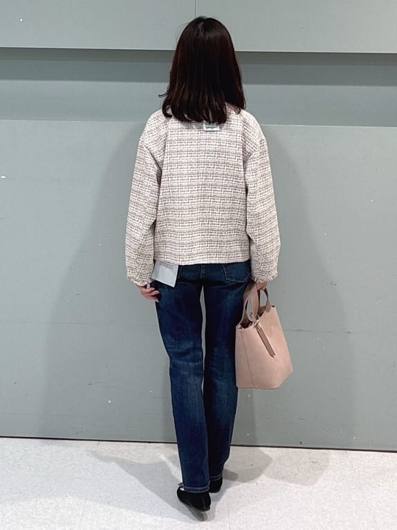 makiさんの「UNTITLED｜【1枚で着映え/オンオフ着回し】フリルサテンブラウス」を使ったコーディネート