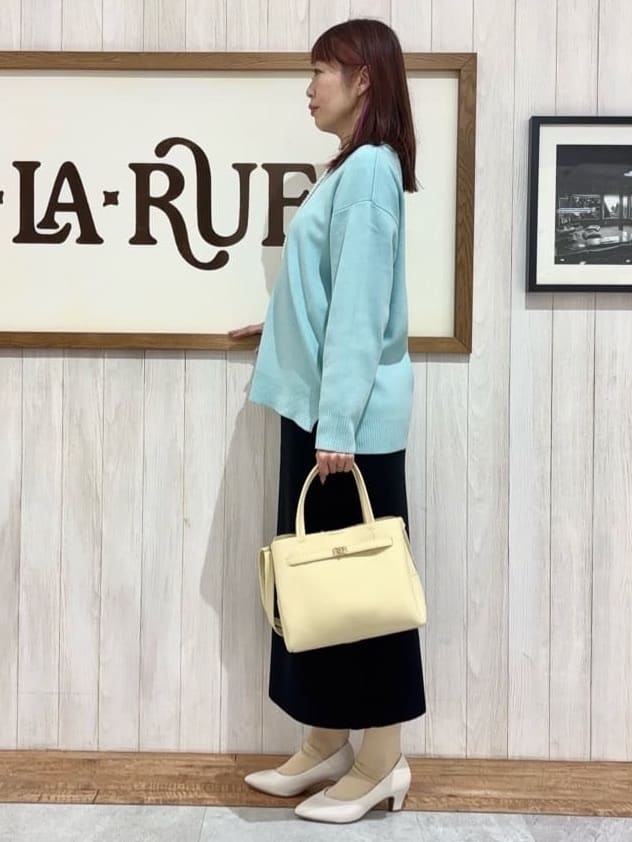 みきぽんさんの「SHOO･LA･RUE｜【洗濯機可/セットアップ可】さりげないラメ使いで差をつける クルーネックニット」を使ったコーディネート