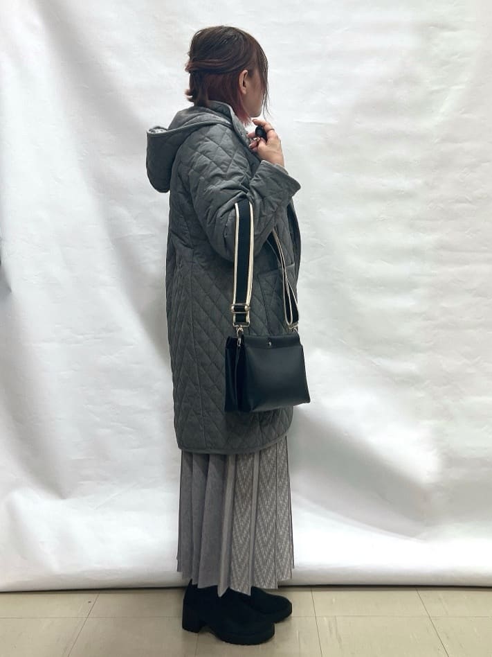 YUIさんの「SHOO･LA･RUE｜【撥水/フード取り外し可】自然にくびれる あったかダイヤ柄キルトコート【CIRCRIC】」を使ったコーディネート