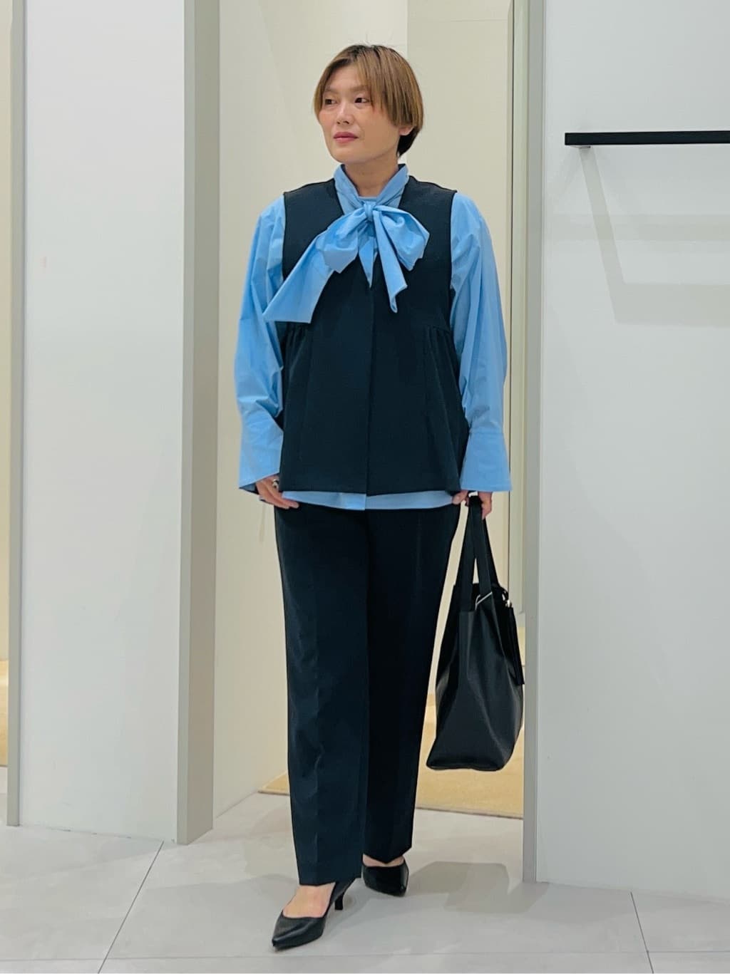 タナさんの「THE SHOP TK｜【通勤・きちんと見えに】ダブルクロス ペプラムジレ/セットアップ可」を使ったコーディネート