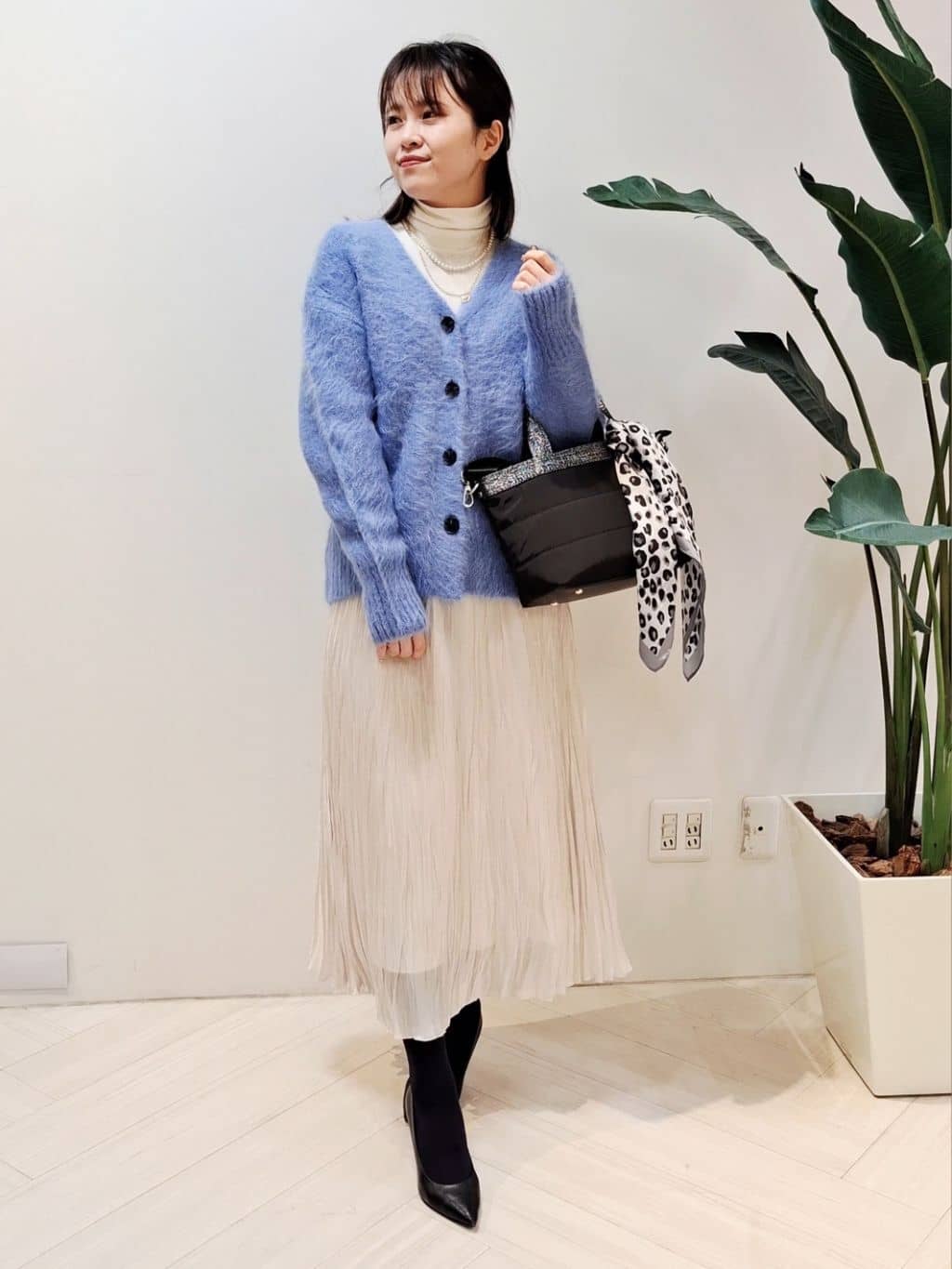 YuKaRiさんの「UNTITLED｜【ゆったり】アルパカ混シャギー カーディガン」を使ったコーディネート