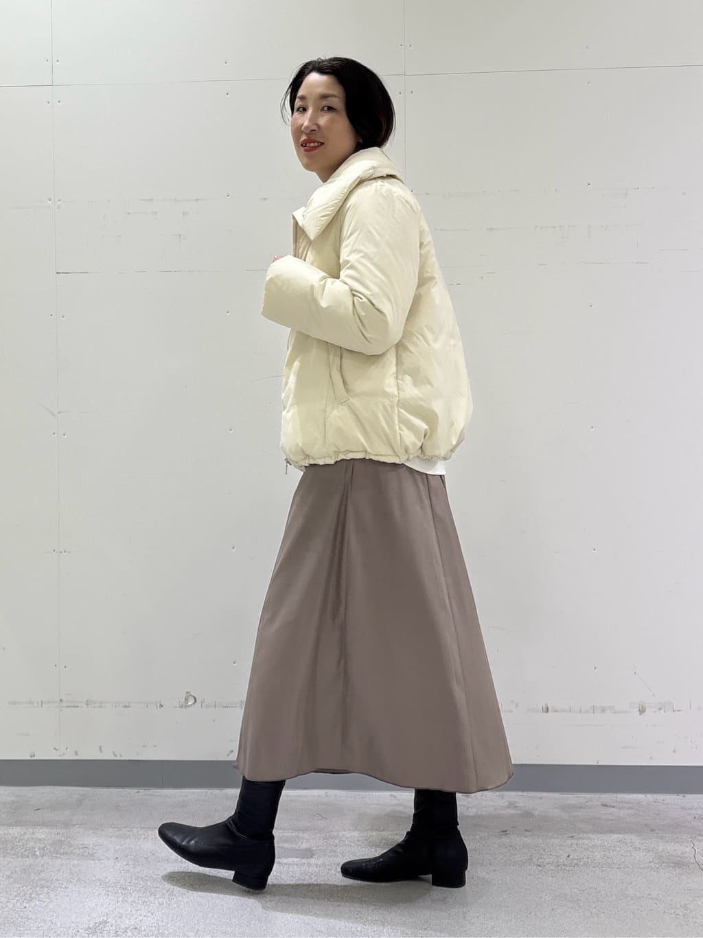 yuriさんの「INDIVI｜【SETUP可能／洗える／UVケア】ライトジャージ ボトルネックトップス」を使ったコーディネート