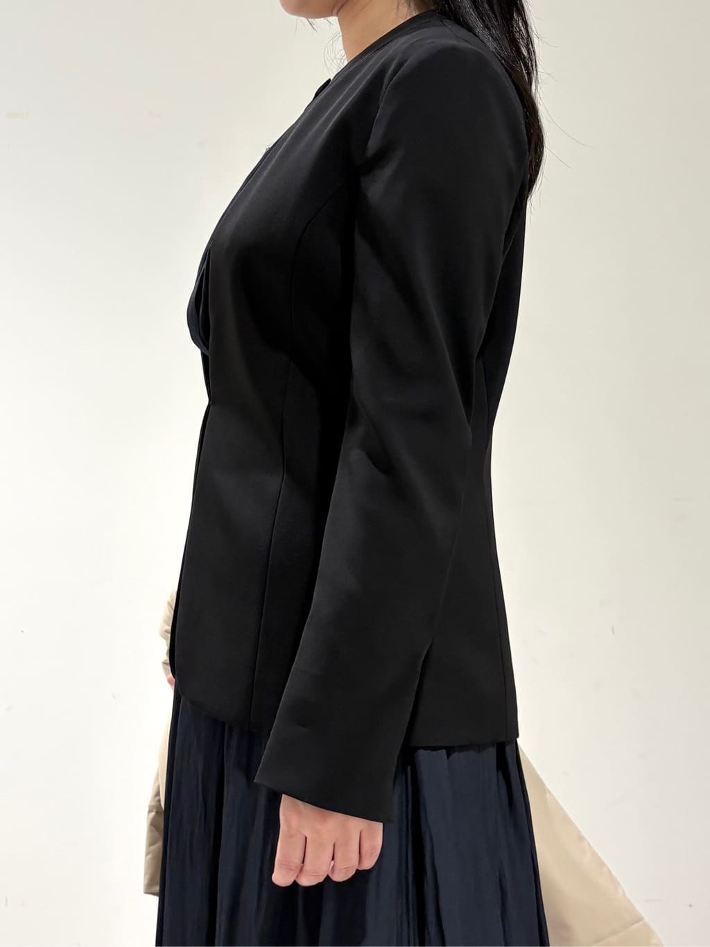 momokoさんの「INDIVI｜【洗える／UVケア／スーツ】ストレッチノーカラージャケット」を使ったコーディネート