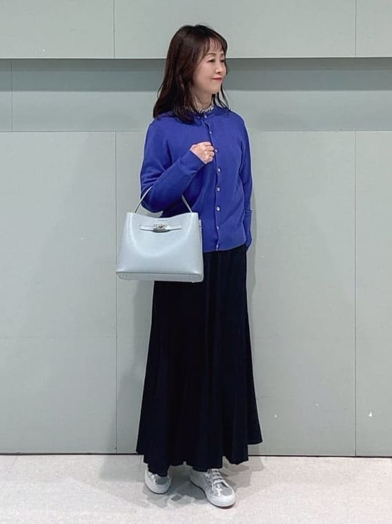 makiさんの「UNTITLED｜【はっ水機能/フード取り外し可】ミディダウンコート」を使ったコーディネート