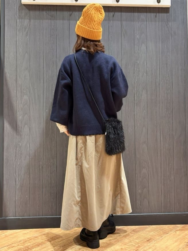 meiさんの「SHOO･LA･RUE｜【洗濯機可/S-LL】裾スカラップが差がつく コード刺繍ロゴニット」を使ったコーディネート