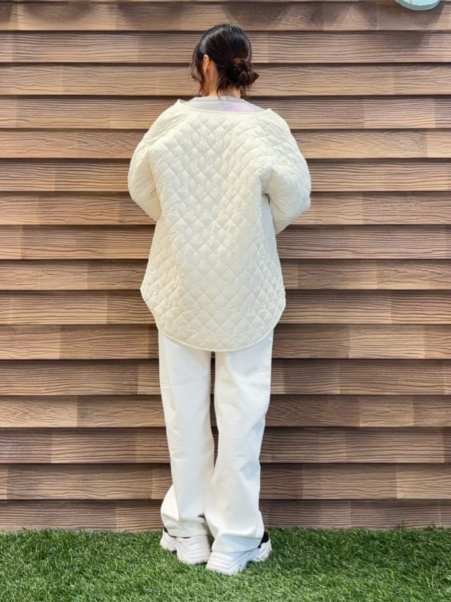 himiさんの「SHOO･LA･RUE｜【洗濯機可/S-LL/撥水】ゴールドパーツで上品に 大人が着たい ノーカラーキルトジャケット」を使ったコーディネート