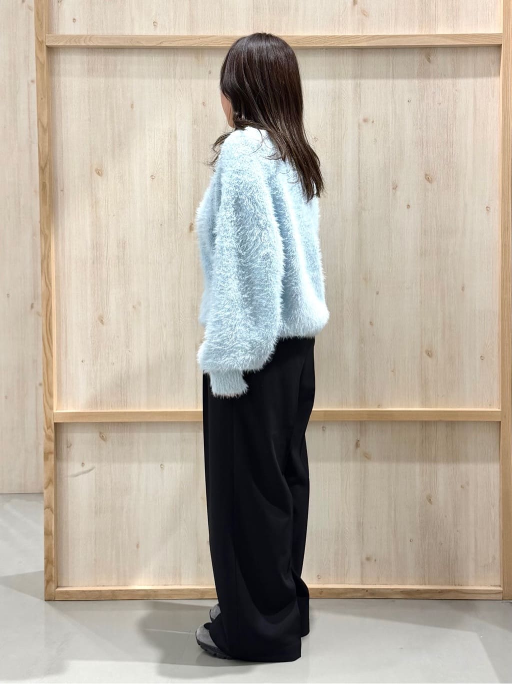 nanaさんの「THE SHOP TK｜着るたびときめく ふんわりフェザーシャギーニット」を使ったコーディネート