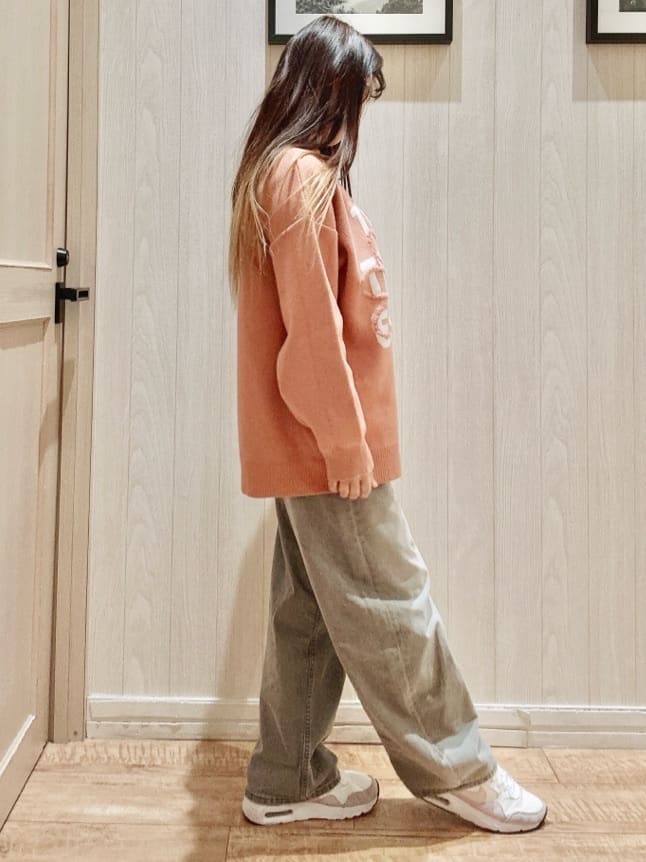 COSさんの「SHOO･LA･RUE｜【体型カバー】ちくちくしにくい お花ロゴジャカードスウェットライクニット」を使ったコーディネート
