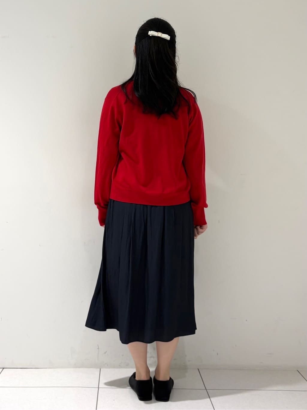 momokoさんの「INDIVI｜【洗える】ハイゲージニットカーディガン」を使ったコーディネート