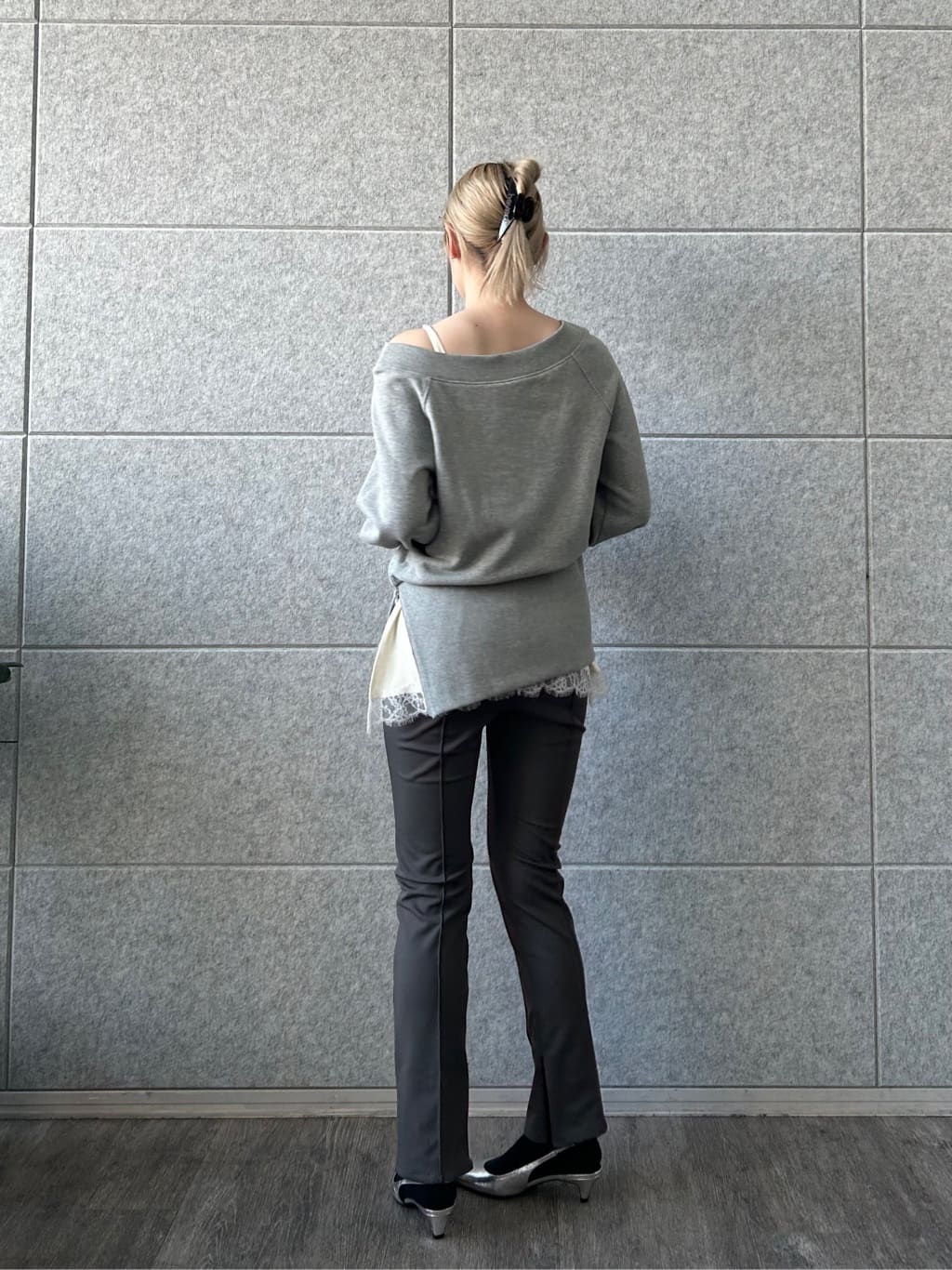 honoka Aさんの「CODE A｜off－shoulder sweat」を使ったコーディネート
