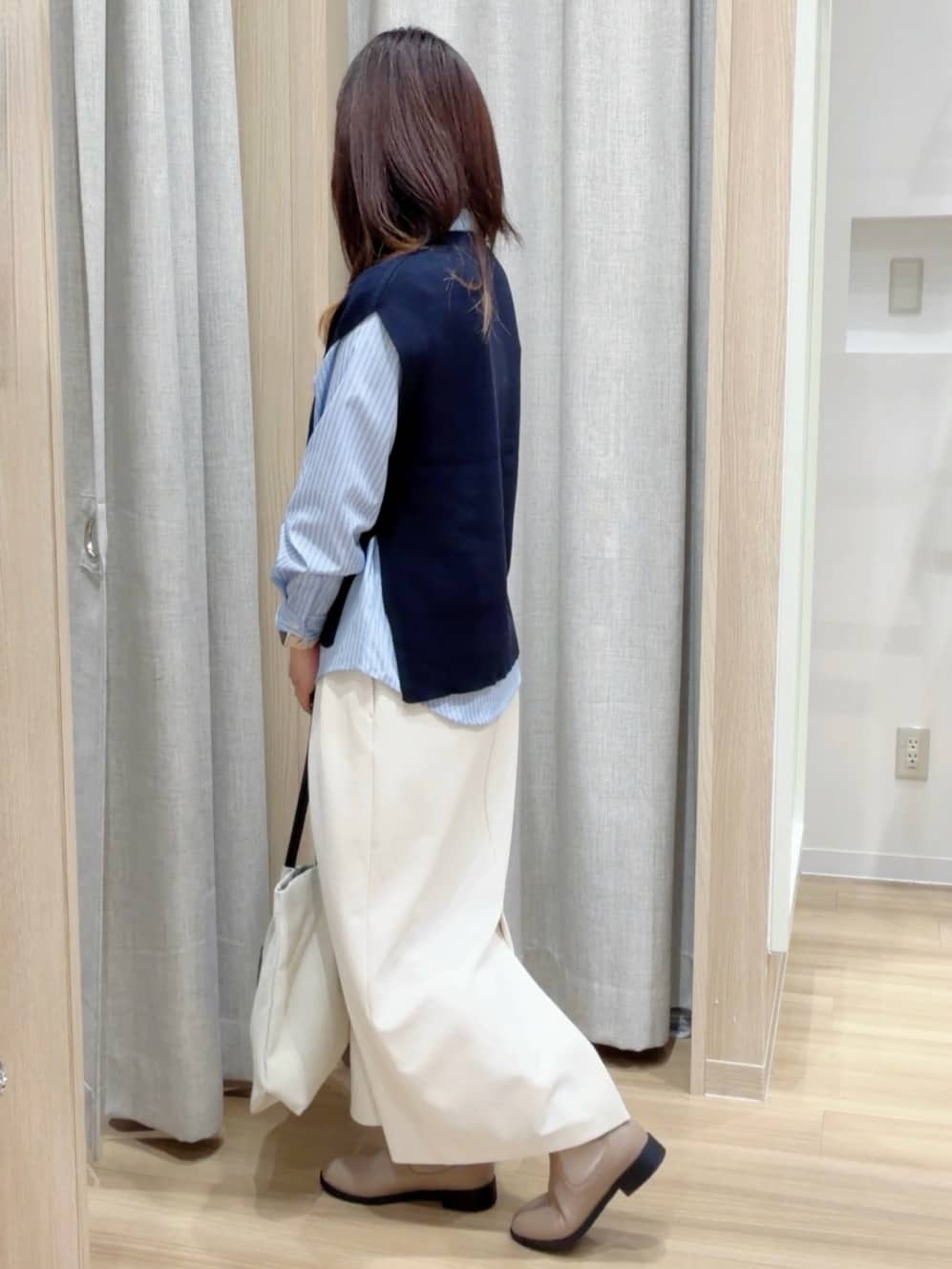 Fumikaさんの「grove｜【2点SET】一枚でコーデが決まる！ニットベスト&times;シャツSET」を使ったコーディネート