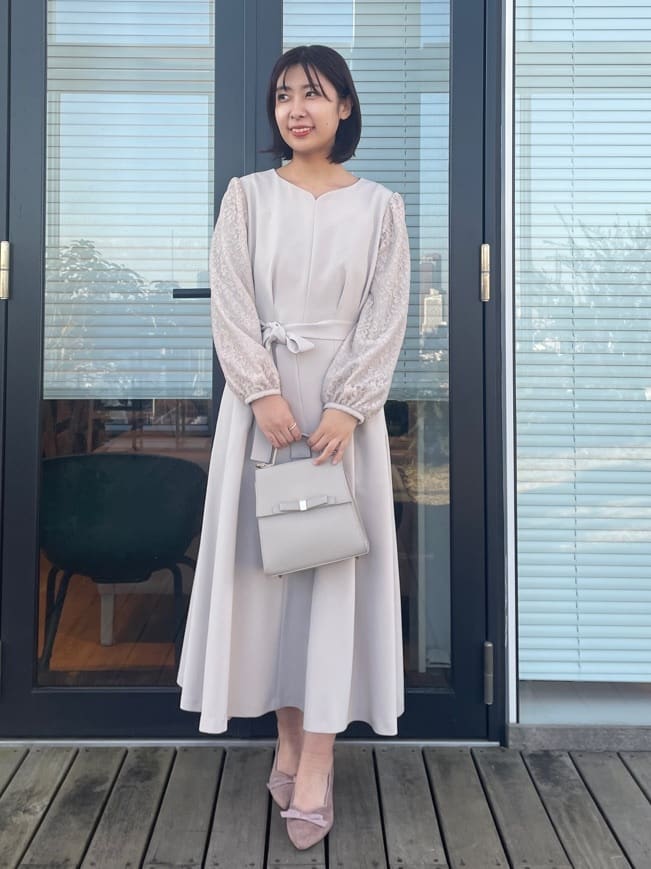 abeさんの「Couture brooch｜【ハレの日・通勤】レース袖タックフレアワンピース」を使ったコーディネート