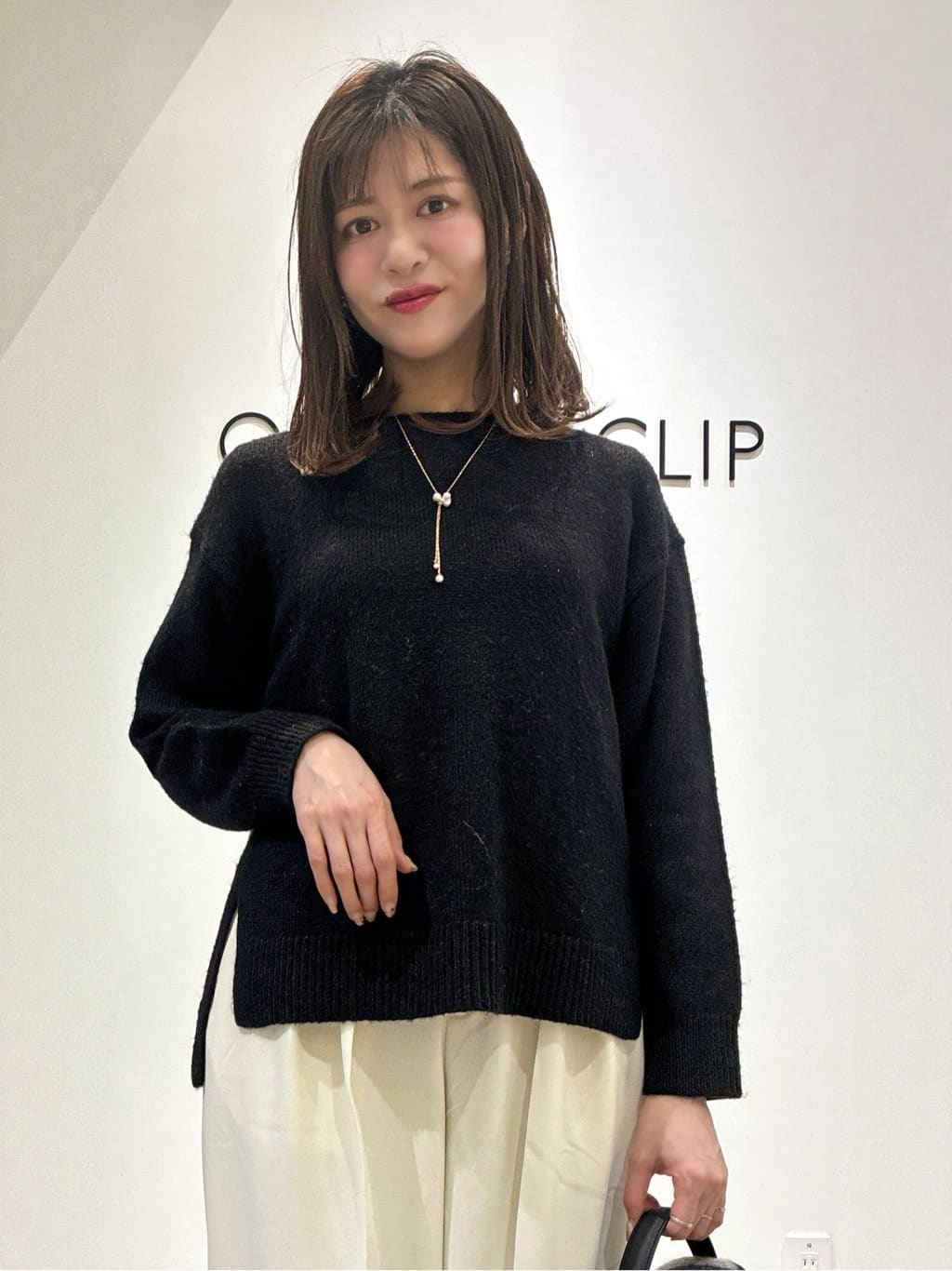 もんちゃんさんの「OPAQUE.CLIP｜リラクシークルーネックニット【洗濯機OK】」を使ったコーディネート