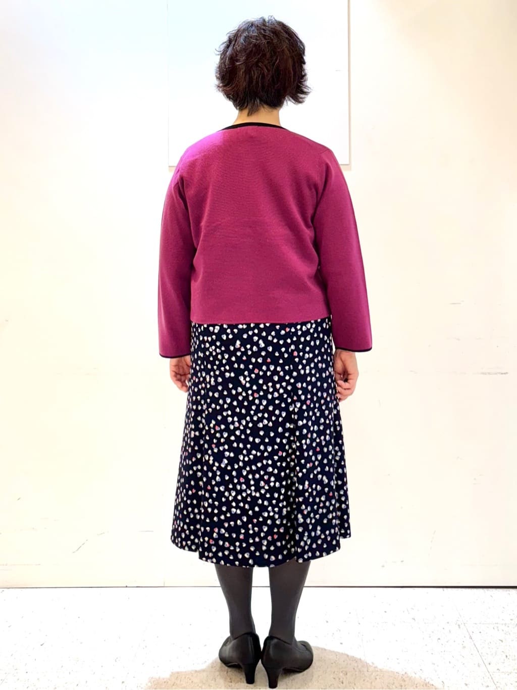ヤスコさんの「Reflect｜【秋映え／単品使い◎／すっきり見え】ブローチ付きニットアンサンブル」を使ったコーディネート