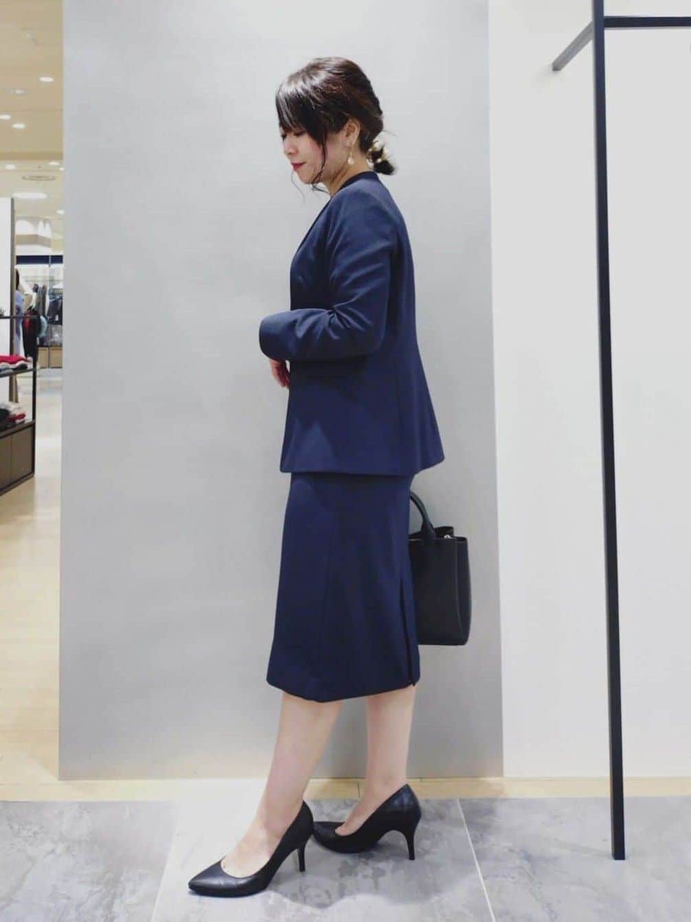 TOMOMIさんの「INDIVI｜【洗える／通勤／スーツ】メランジストレッチ タイトスカート」を使ったコーディネート