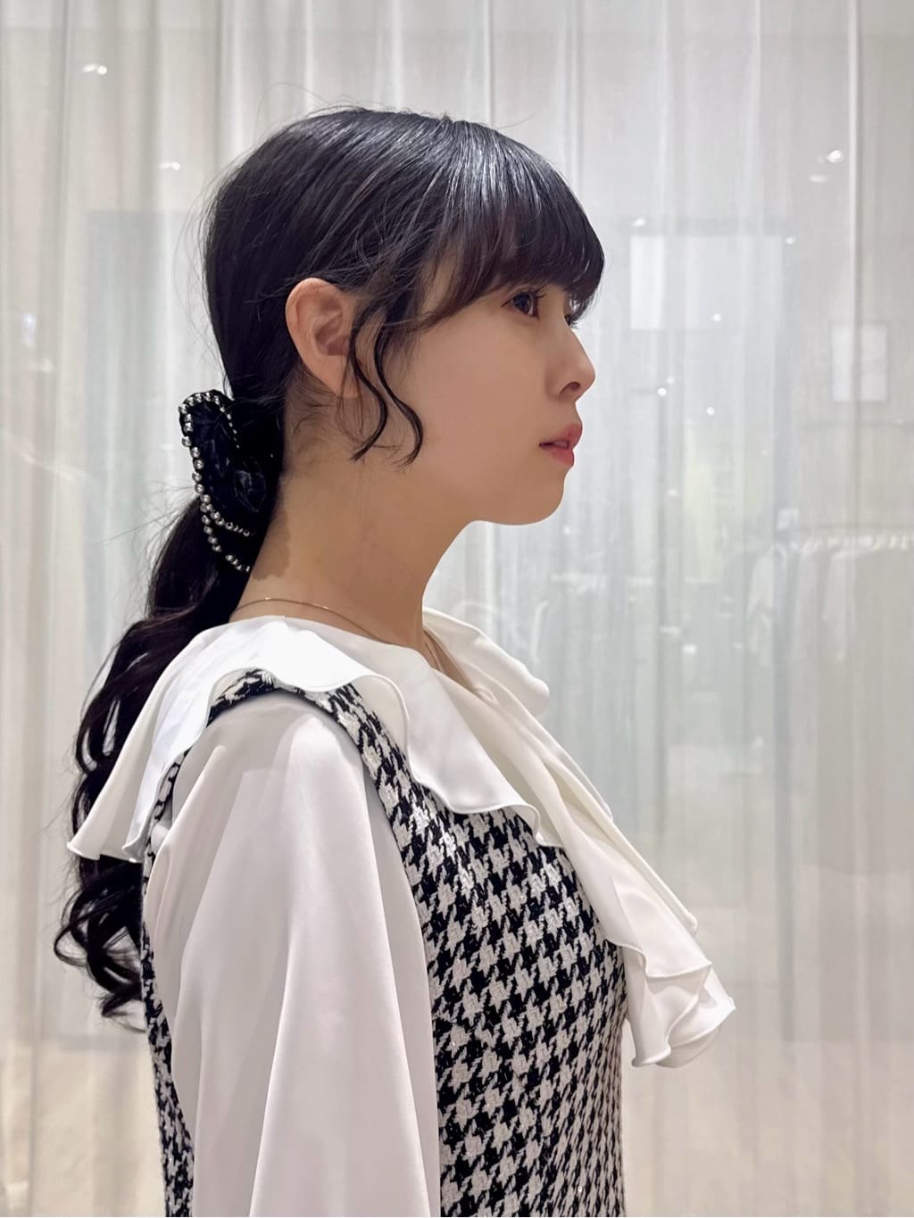 ぞうげさんの「OPAQUE.CLIP｜ラッフルフリルブラウス【洗濯機OK／イージーアイロン】」を使ったコーディネート