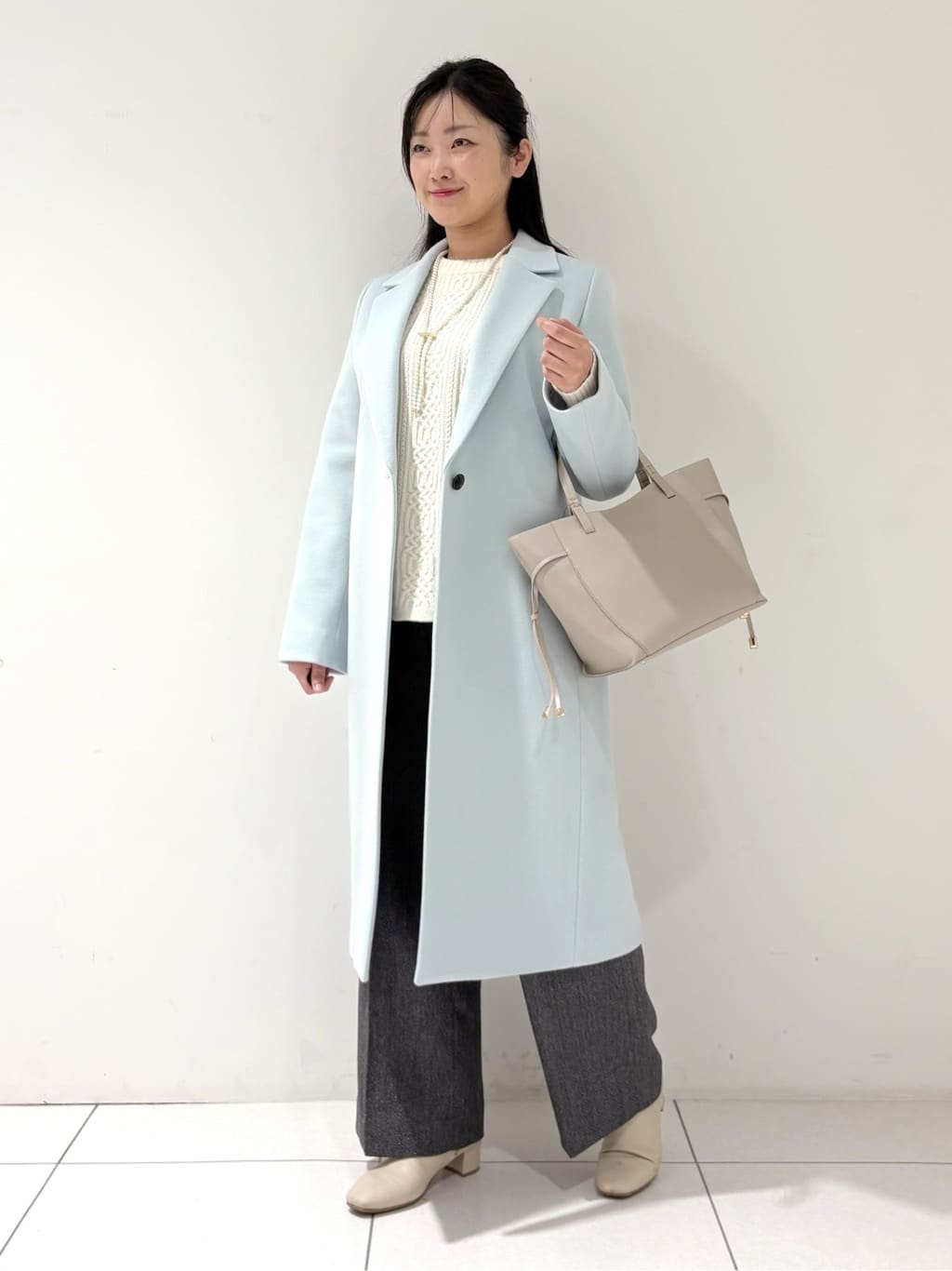 momokoさんの「INDIVI｜【名品コート／日本製】ウール100％チェスターコート」を使ったコーディネート
