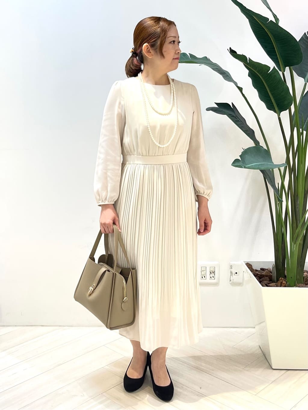 Tomoさんの「UNTITLED｜【洗える/セレモニー】プリーツワンピース」を使ったコーディネート
