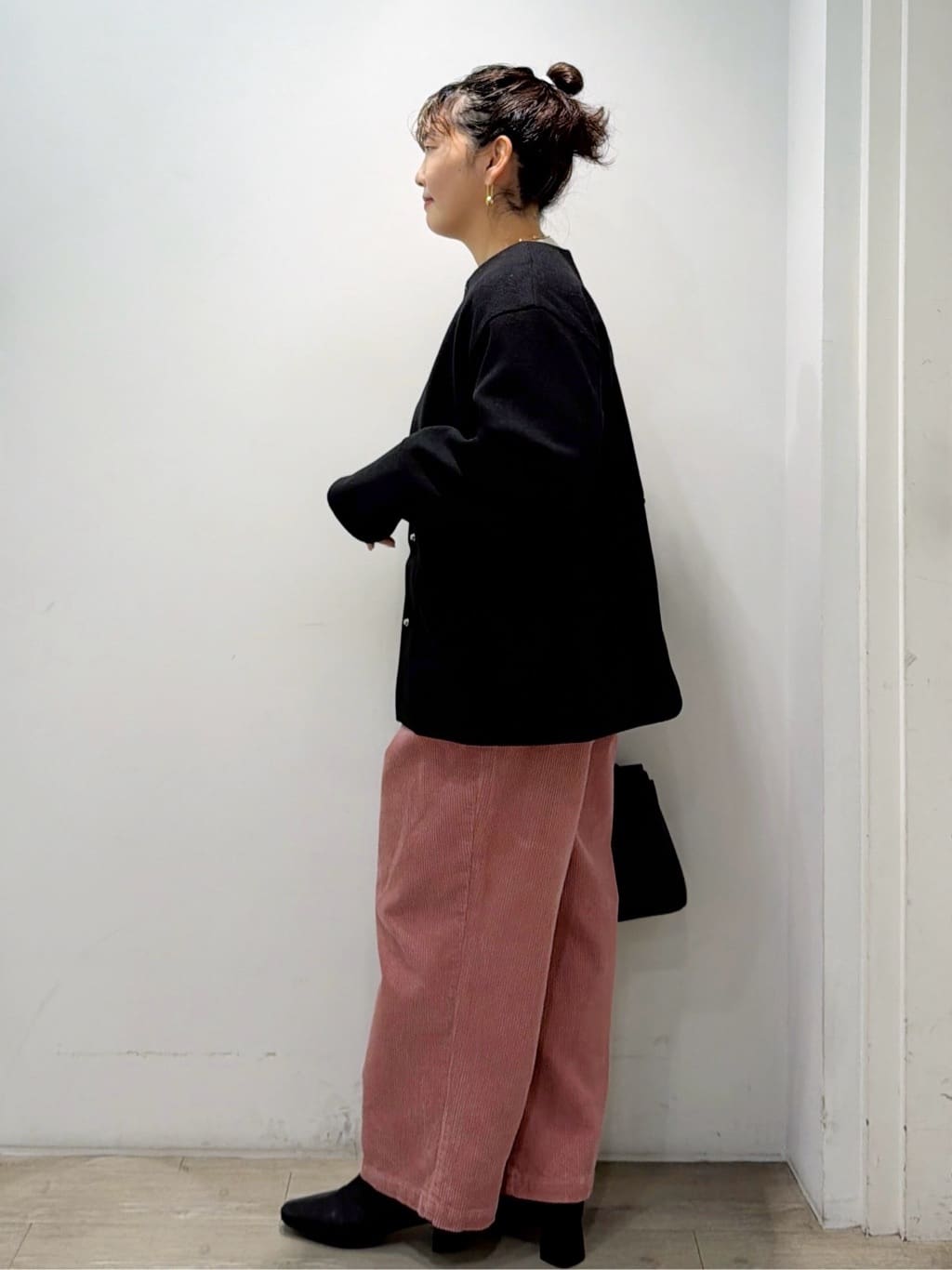 sumicaさんの「OPAQUE.CLIP｜コーデュロイタックワイドパンツ【洗濯機OK】」を使ったコーディネート