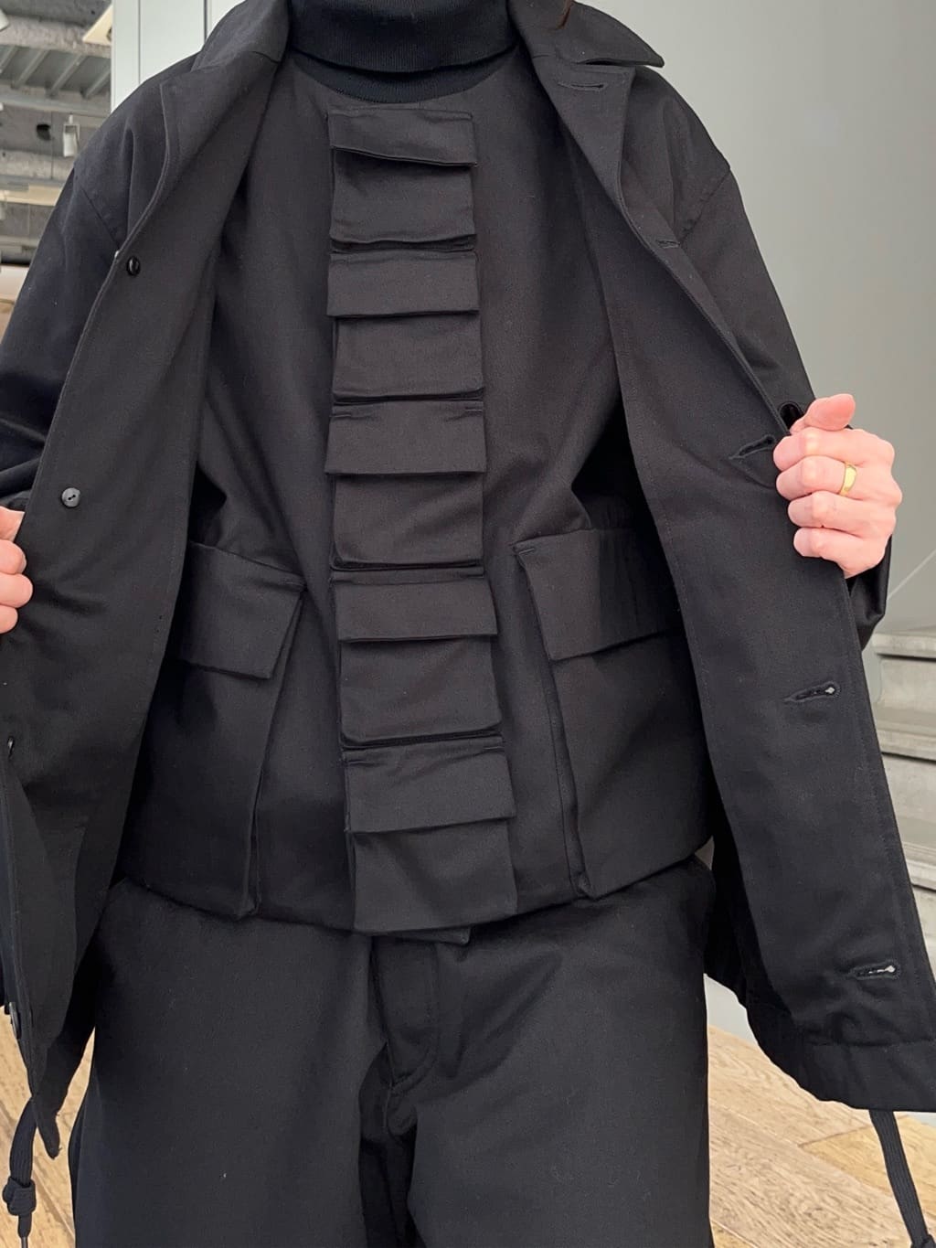 神野（jinno）さんの「TAKEO KIKUCHI｜【Sサイズ～】カツラギストレートパンツ」を使ったコーディネート