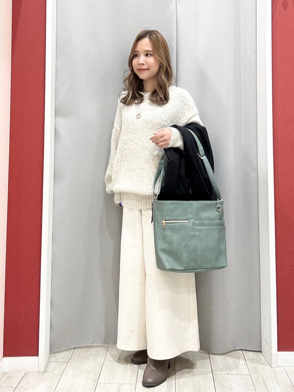 shioさんの「SHOO･LA･RUE｜【洗濯機可/S-LL】上品にキラリと華やぐ スパンコールニット」を使ったコーディネート