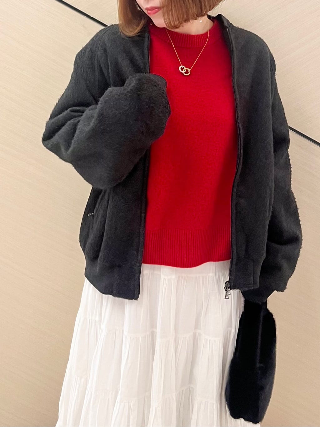 yahataさんの「DRESSTERIOR｜◆コンパクトフェイクファーバッグ」を使ったコーディネート