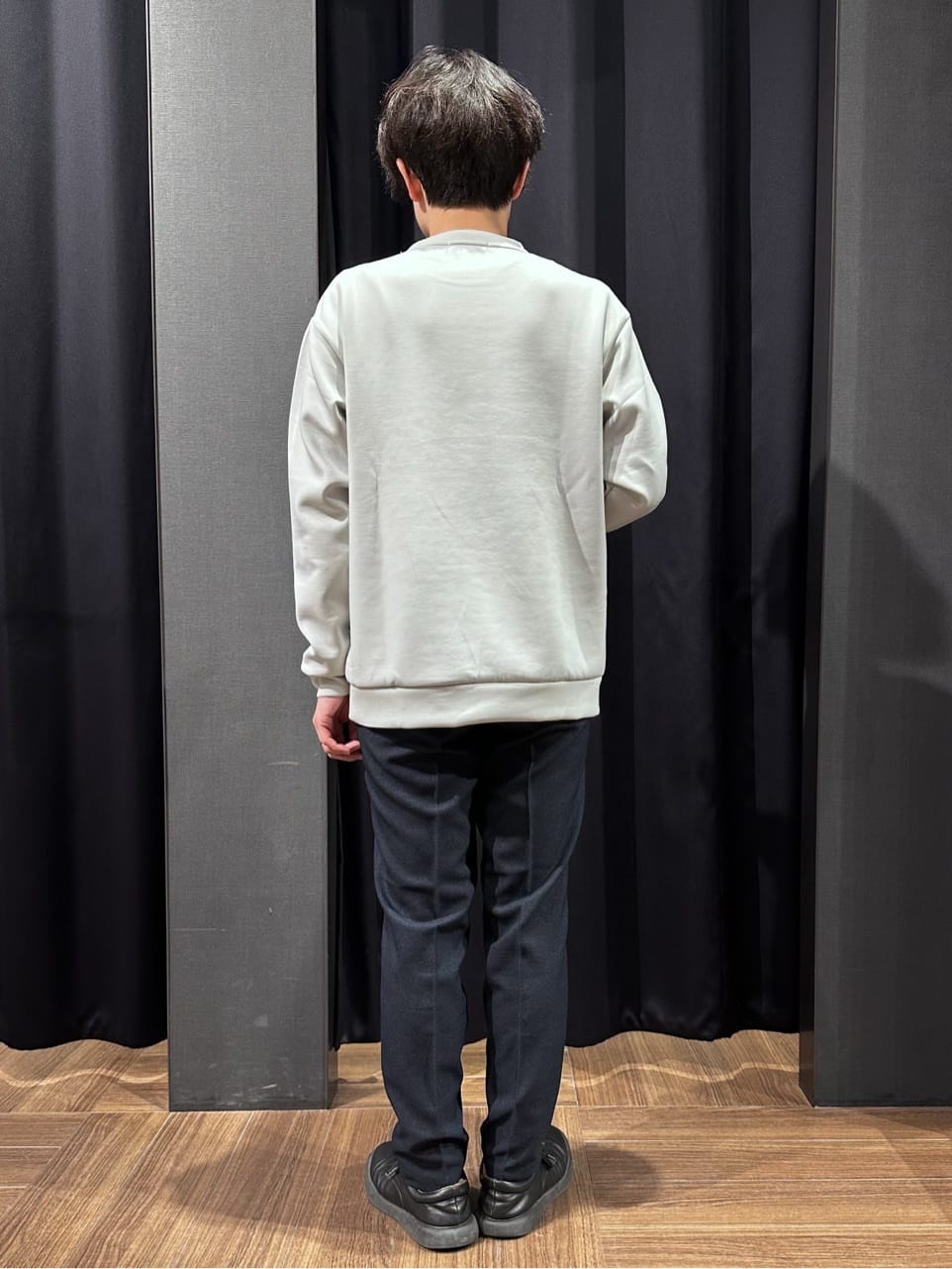 tomoyaさんの「THE SHOP TK｜【クリーンで大人っぽい】ロゴスウェット 洗濯機OK」を使ったコーディネート