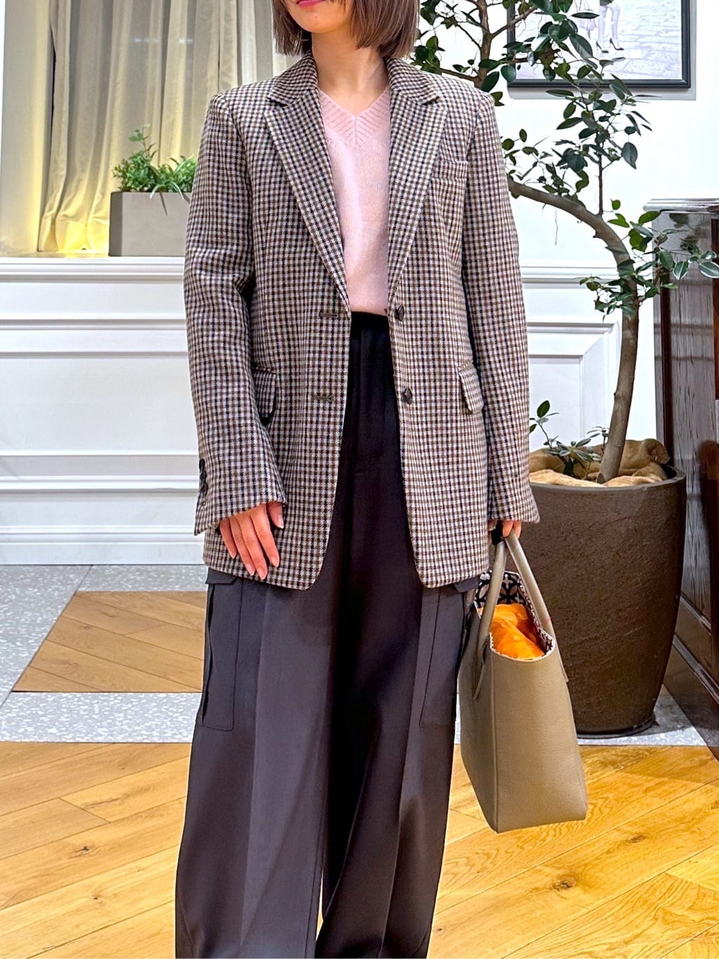 なべこさんの「DRESSTERIOR｜アルパカブレンドVネックニット」を使ったコーディネート