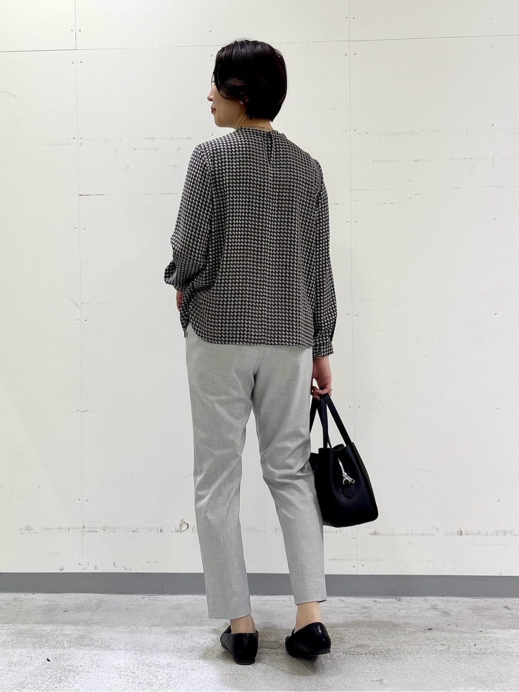 yuriさんの「INDIVI｜【合皮／ミドルサイズ】春カラーフォルムバッグ」を使ったコーディネート