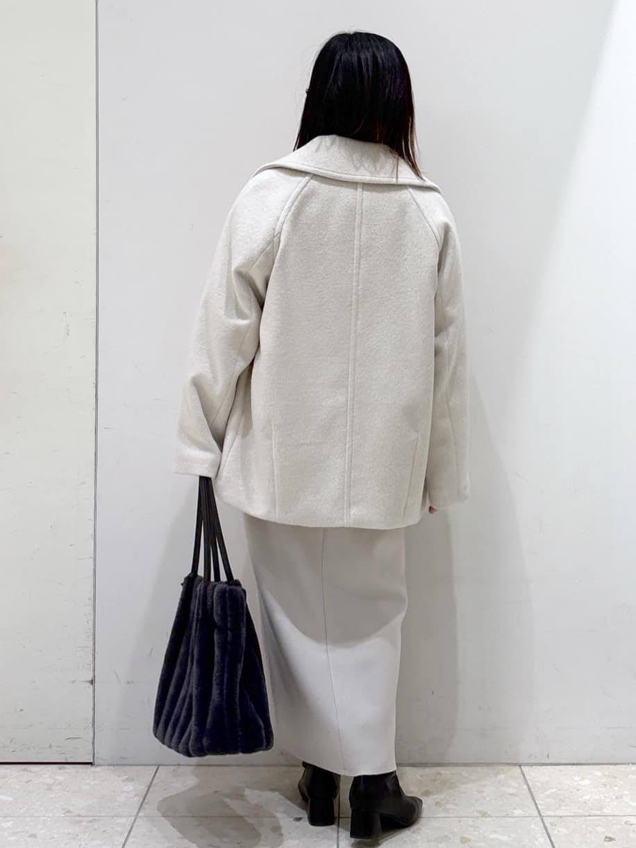 mameさんの「OPAQUE.CLIP｜カシミヤブレンドウールミドルピーコート」を使ったコーディネート