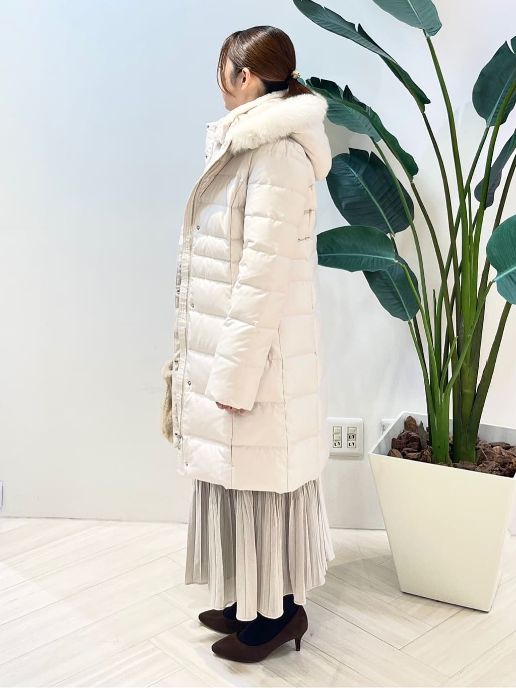 Tomoさんの「UNTITLED｜【名品／撥水／抗菌防臭】ロング丈リサイクルダウンコート」を使ったコーディネート