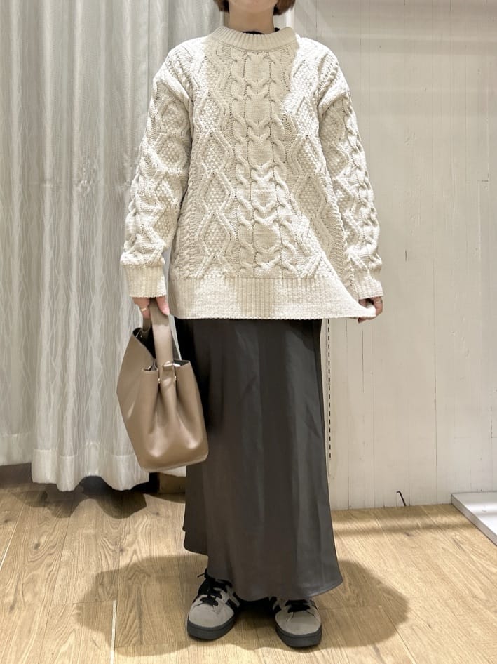 ga_riさんの「THE SHOP TK｜【洗える】冬のコーデを盛り上げる マットモール ケーブルニット」を使ったコーディネート