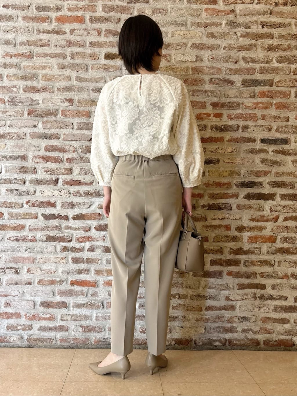 しばさんの「THE SHOP TK｜【通勤・きちんと見えに】ダブルクロス ペプラムジレ/セットアップ可」を使ったコーディネート
