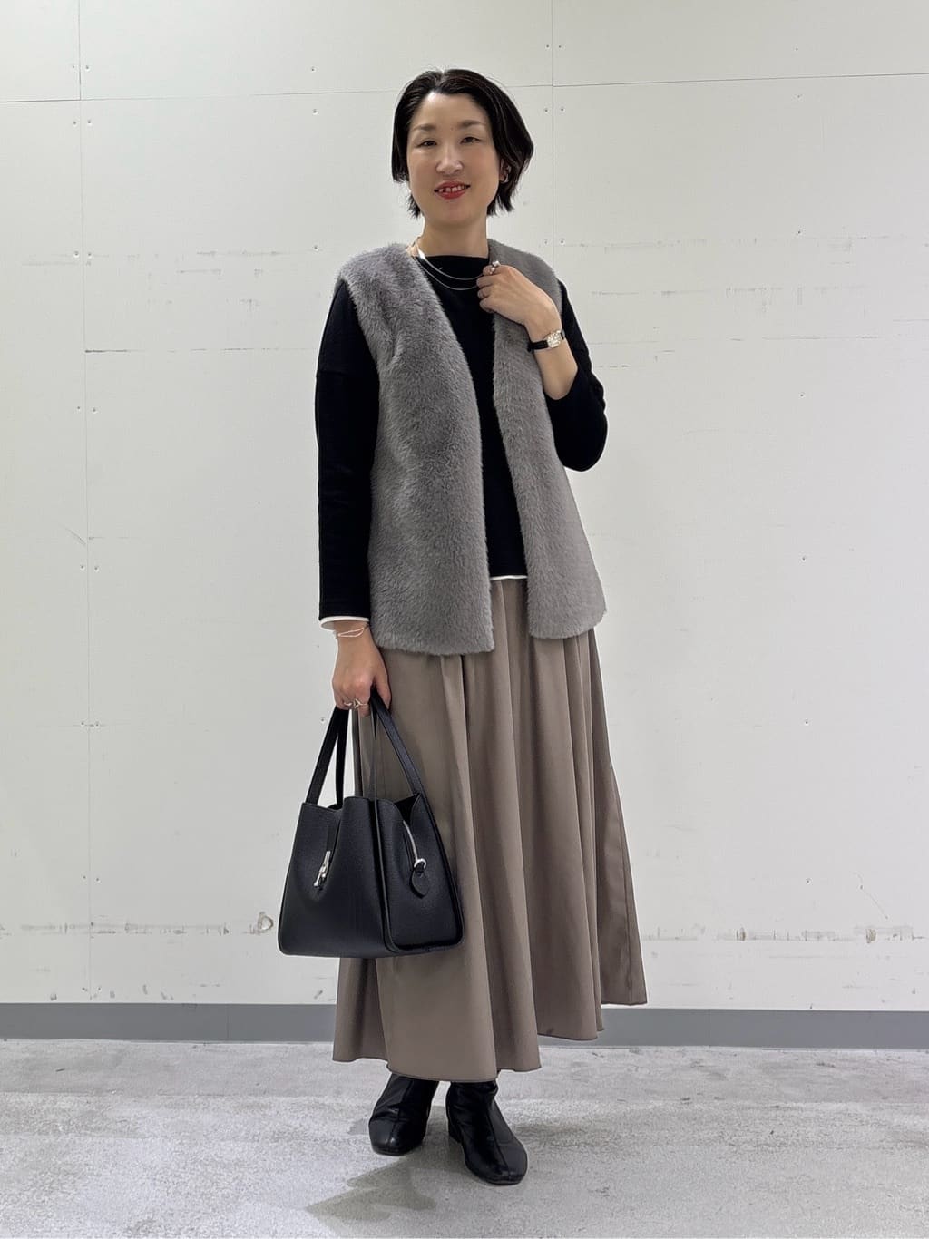 yuriさんの「INDIVI｜レザー調ギャザースカート」を使ったコーディネート