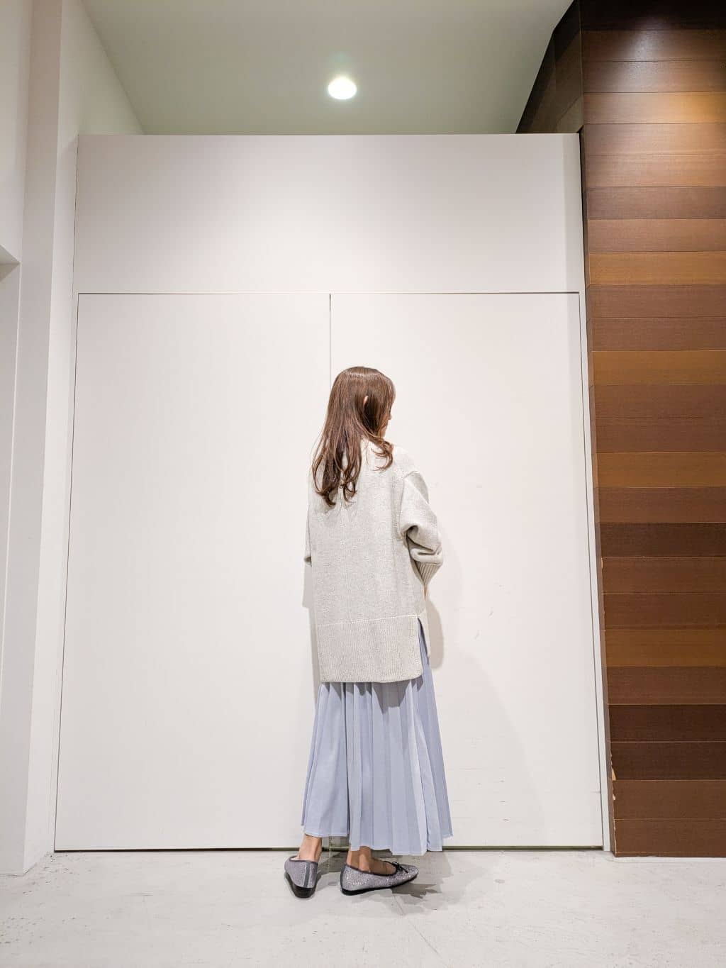 machiさんの「OPAQUE.CLIP｜フェイクスウェードプリーツスカート【静電気防止加工／洗濯機OK】」を使ったコーディネート