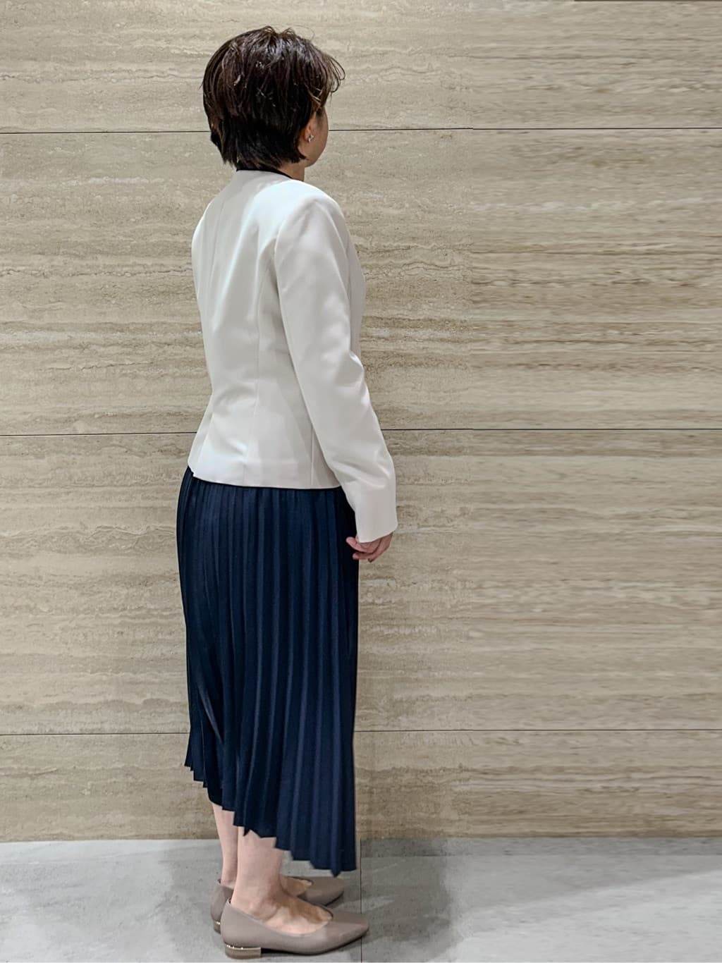 NAMIさんの「OPAQUE.CLIP｜《通勤／セットアップ対応》 パイピングVネックジャケット【洗濯機OK】」を使ったコーディネート
