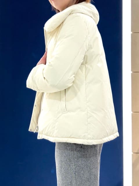 まいこさんの「INDIVI｜【撥水／洗える／デザイン衿】ステッチレス ショートダウンコート」を使ったコーディネート