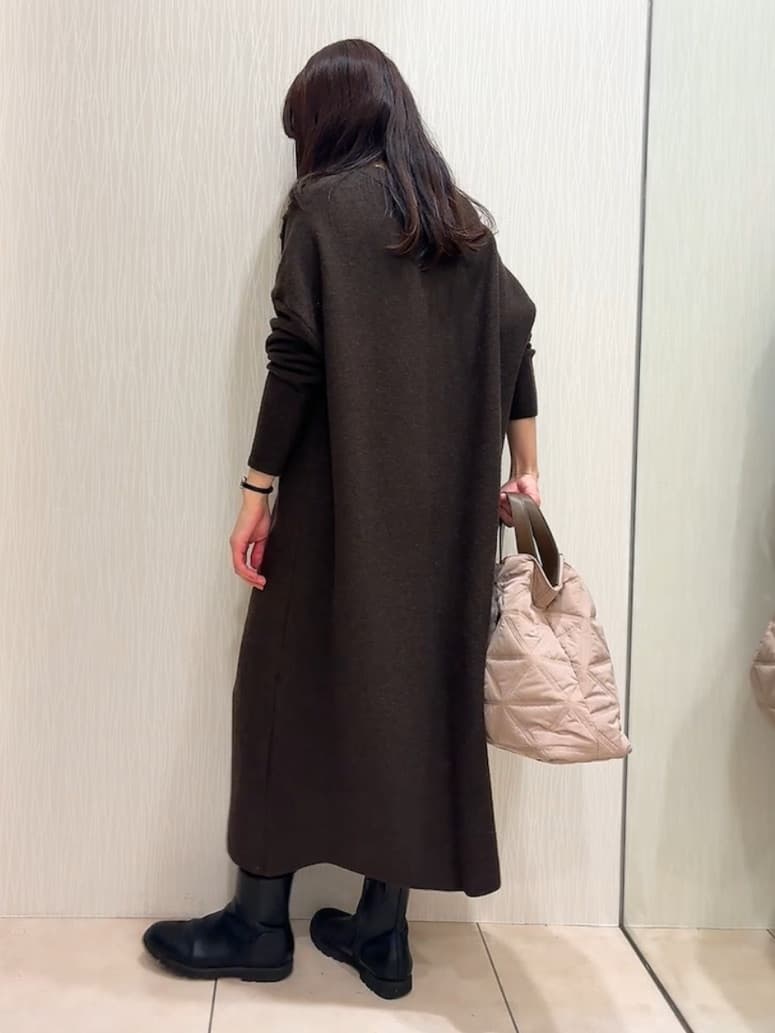 SAHOさんの「UNTITLED｜【ロング丈/ゆったりシルエット】テントライン ニットワンピース」を使ったコーディネート