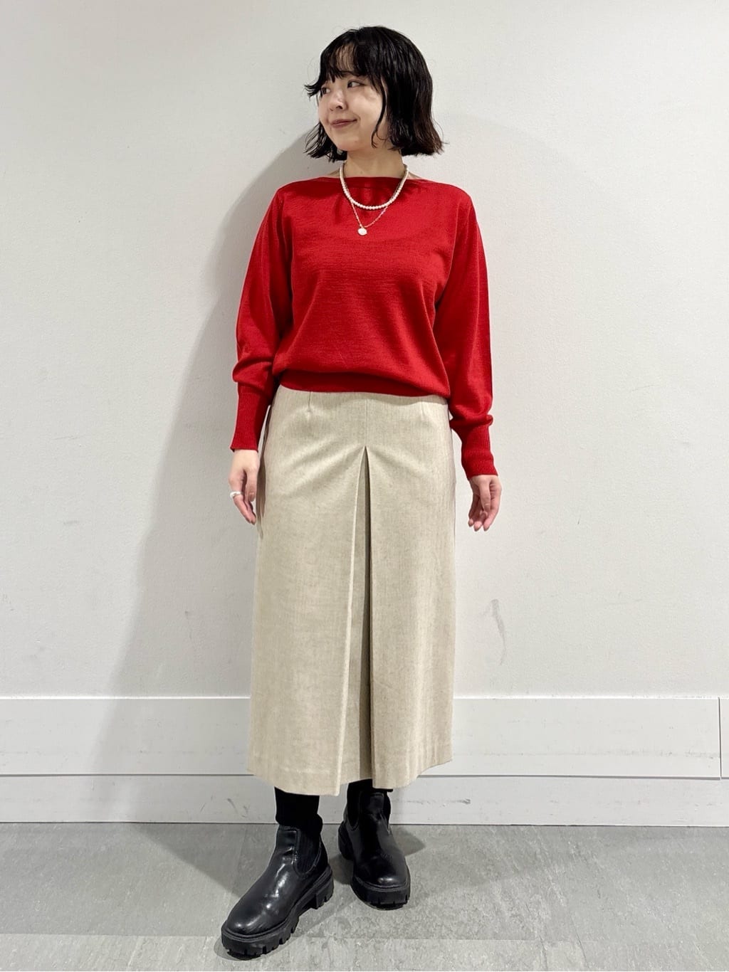 モエカさんの「UNTITLED｜【アンサンブル可/洗える】シルクウールカシミヤ ドルマンスリーブニット」を使ったコーディネート