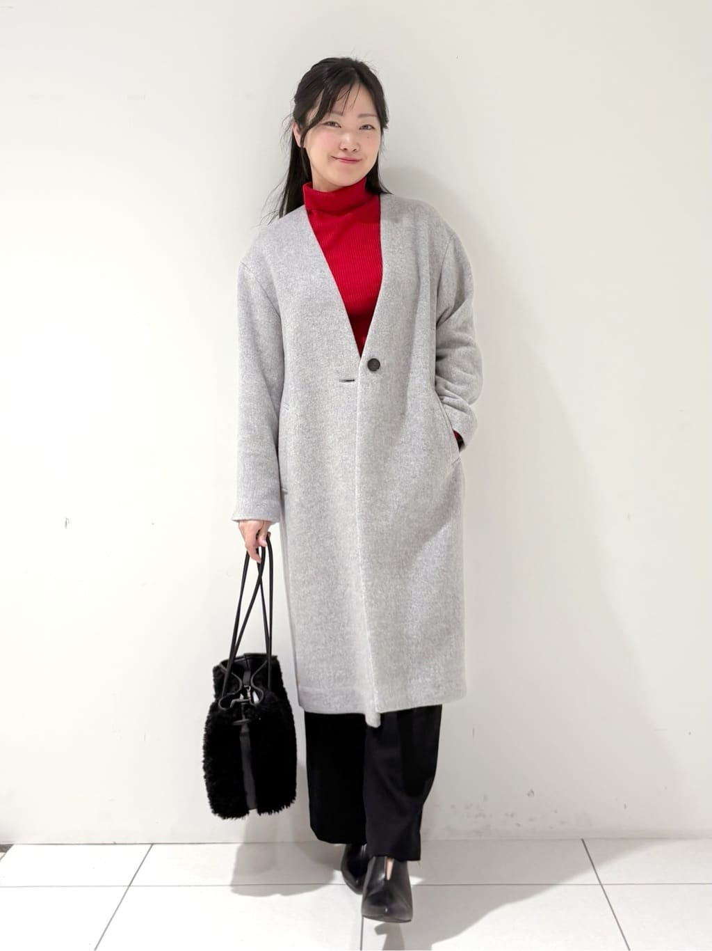 momokoさんの「INDIVI｜【軽量／ウール混】ライトフォルム ロングコート」を使ったコーディネート