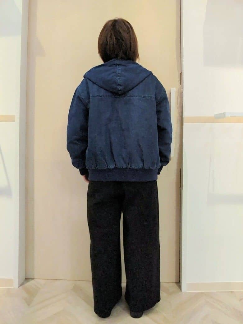 やすさんの「SHOO･LA･RUE｜【ダブルZIP】大人カジュアルスタイルに デニム中綿フーディーブルゾン」を使ったコーディネート