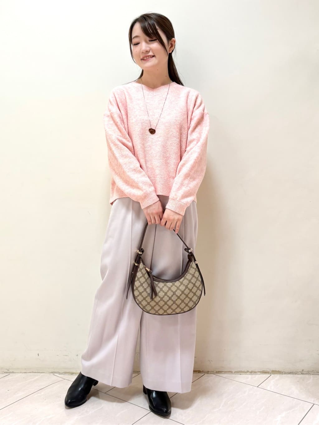 mikiさんの「Reflect｜【選べる5色／ゆったりシルエット】Vネックスパンコールニット」を使ったコーディネート