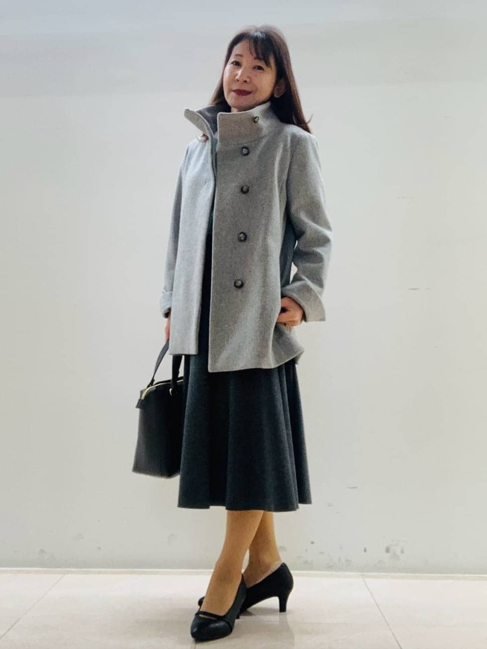 kurodaさんの「Reflect｜【秋映え／単品使い◎／すっきり見え】ブローチ付きニットアンサンブル」を使ったコーディネート
