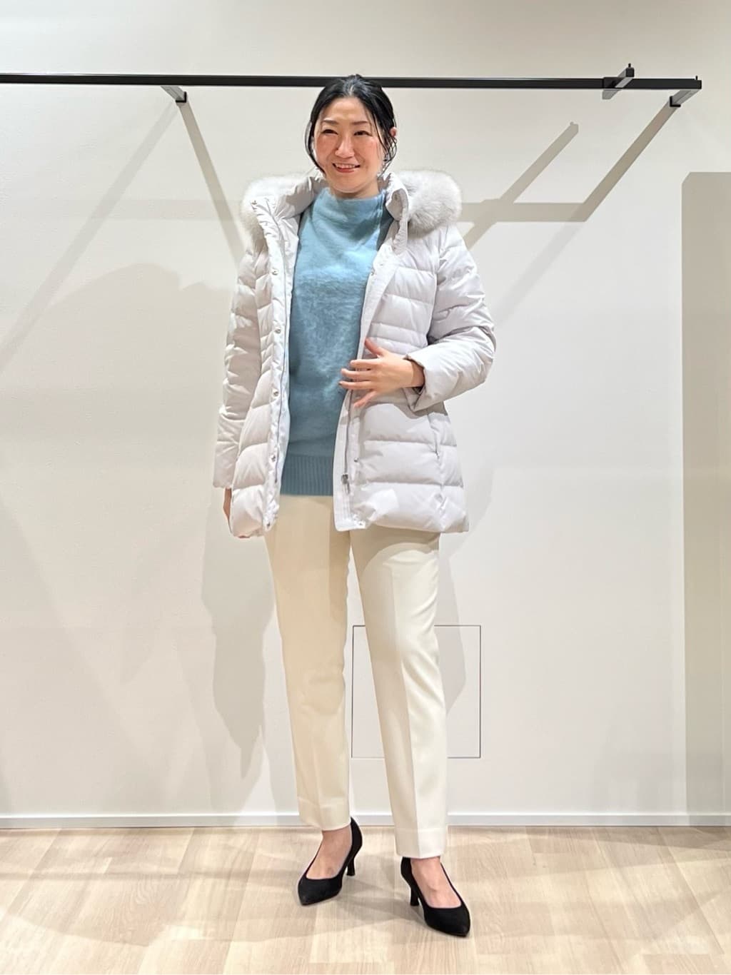 TOMOMIさんの「UNTITLED｜【はっ水機能/フード取り外し可】ミディダウンコート」を使ったコーディネート