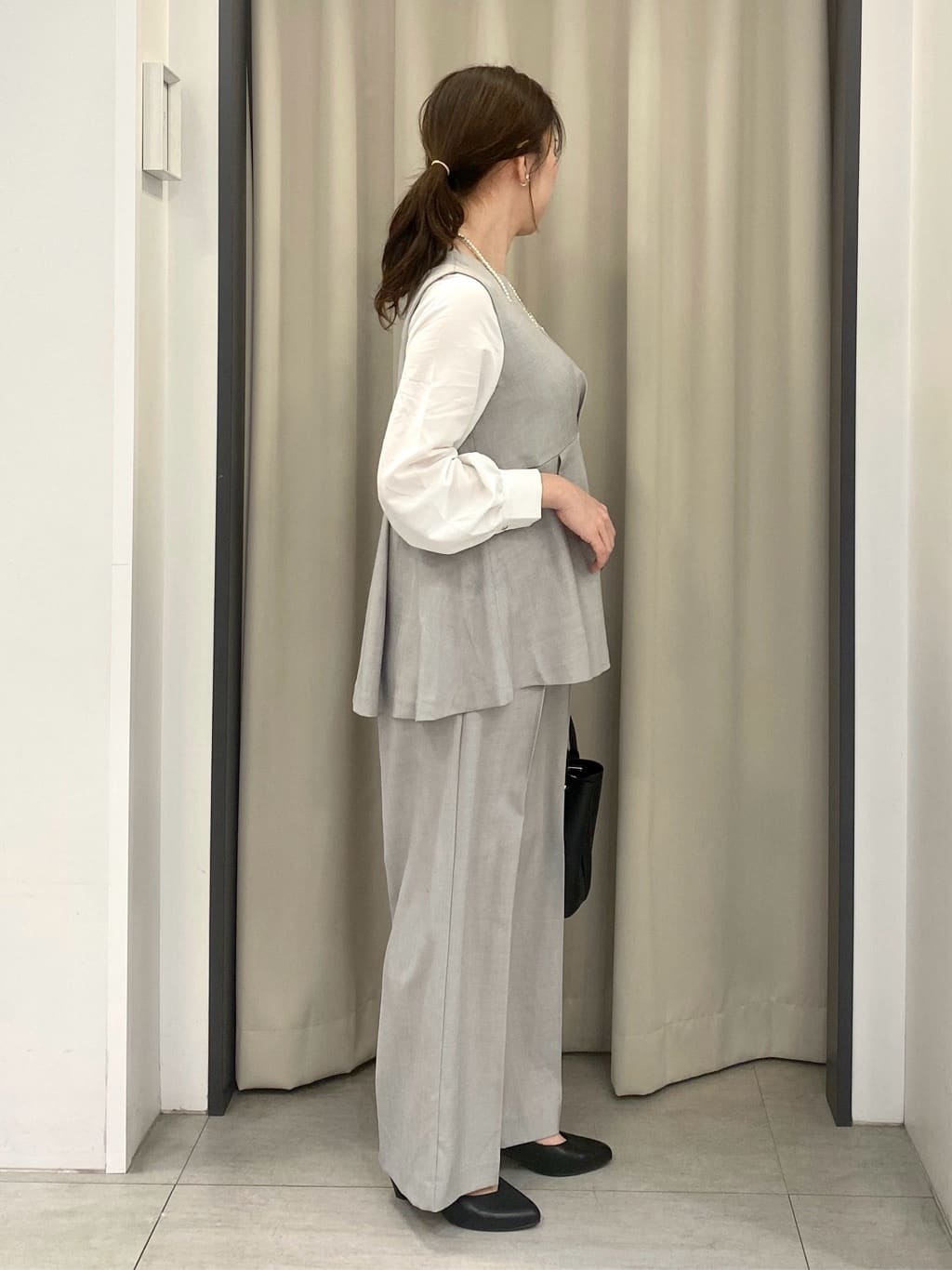 eguchiさんの「grove｜【マシンウォッシュ/防シワ】袖ドッキングペプラムブラウス【着回しカセット】」を使ったコーディネート