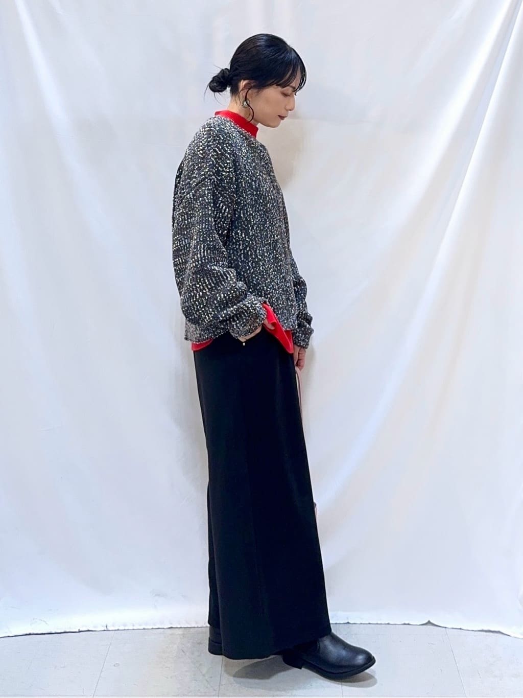 𝐇𝐢𝐫𝐨𝐦𝐢さんの「SHOO･LA･RUE｜【洗濯機可/前後2WAY】ぽこぽこニットカーディガン」を使ったコーディネート