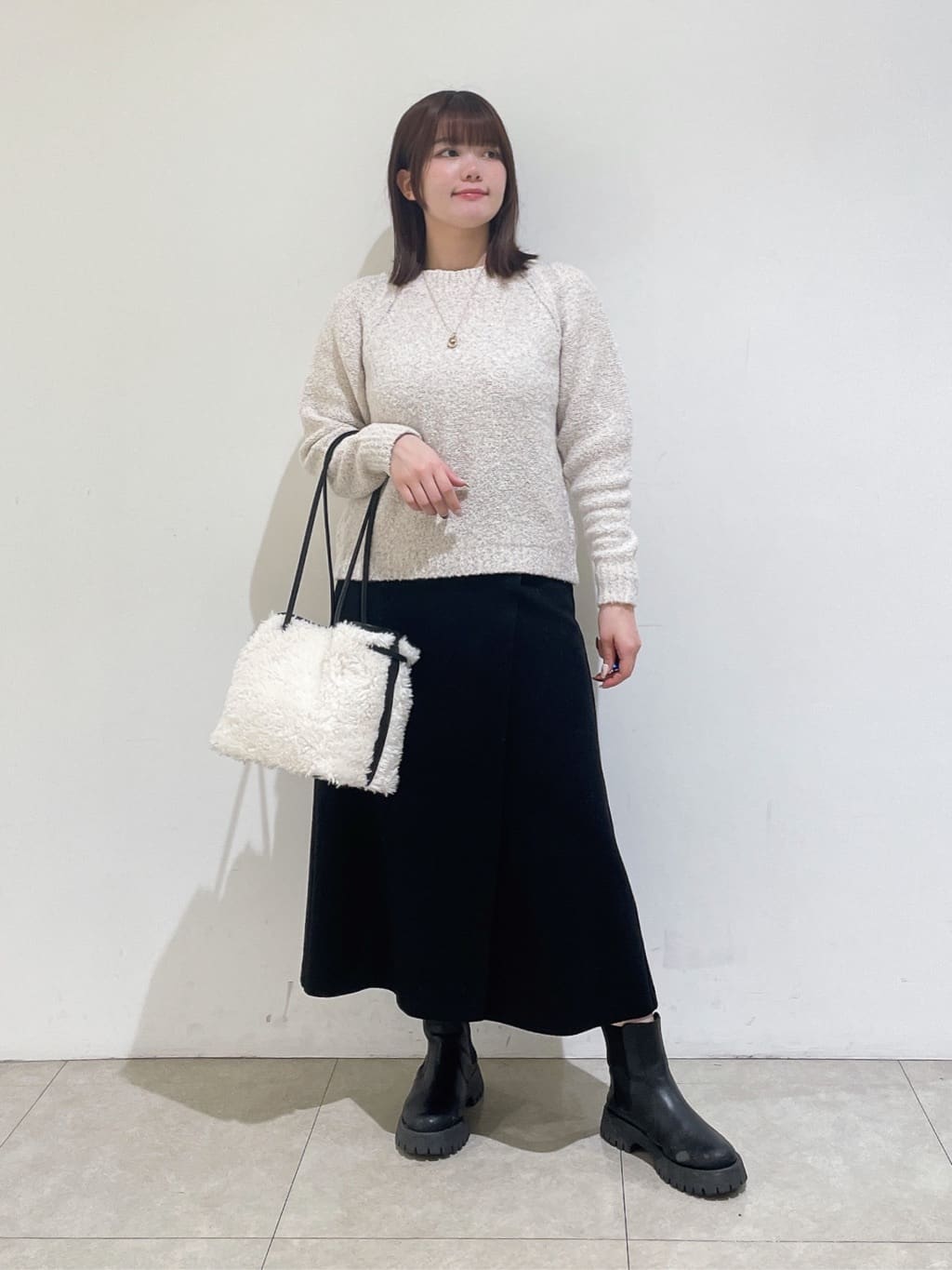 emikaさんの「INDIVI｜【洗える／ラメ／意匠感】ミックスブークレニット」を使ったコーディネート
