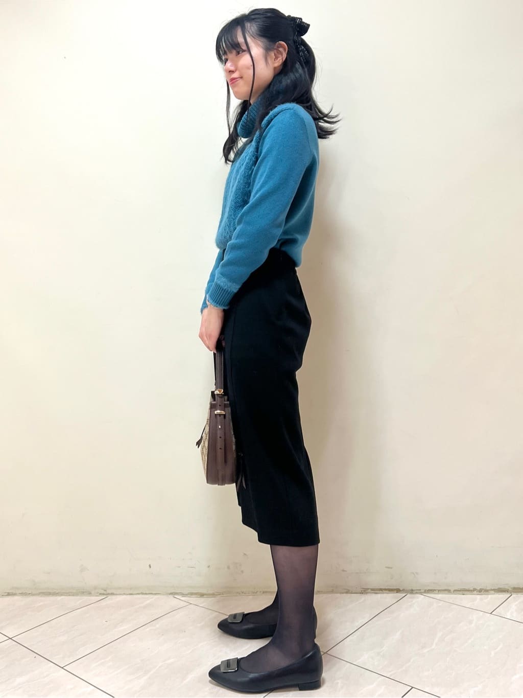 yanaさんの「Reflect｜【ほんのりラメ感◎】ふわふわフェザーヤーンハイネックニット」を使ったコーディネート