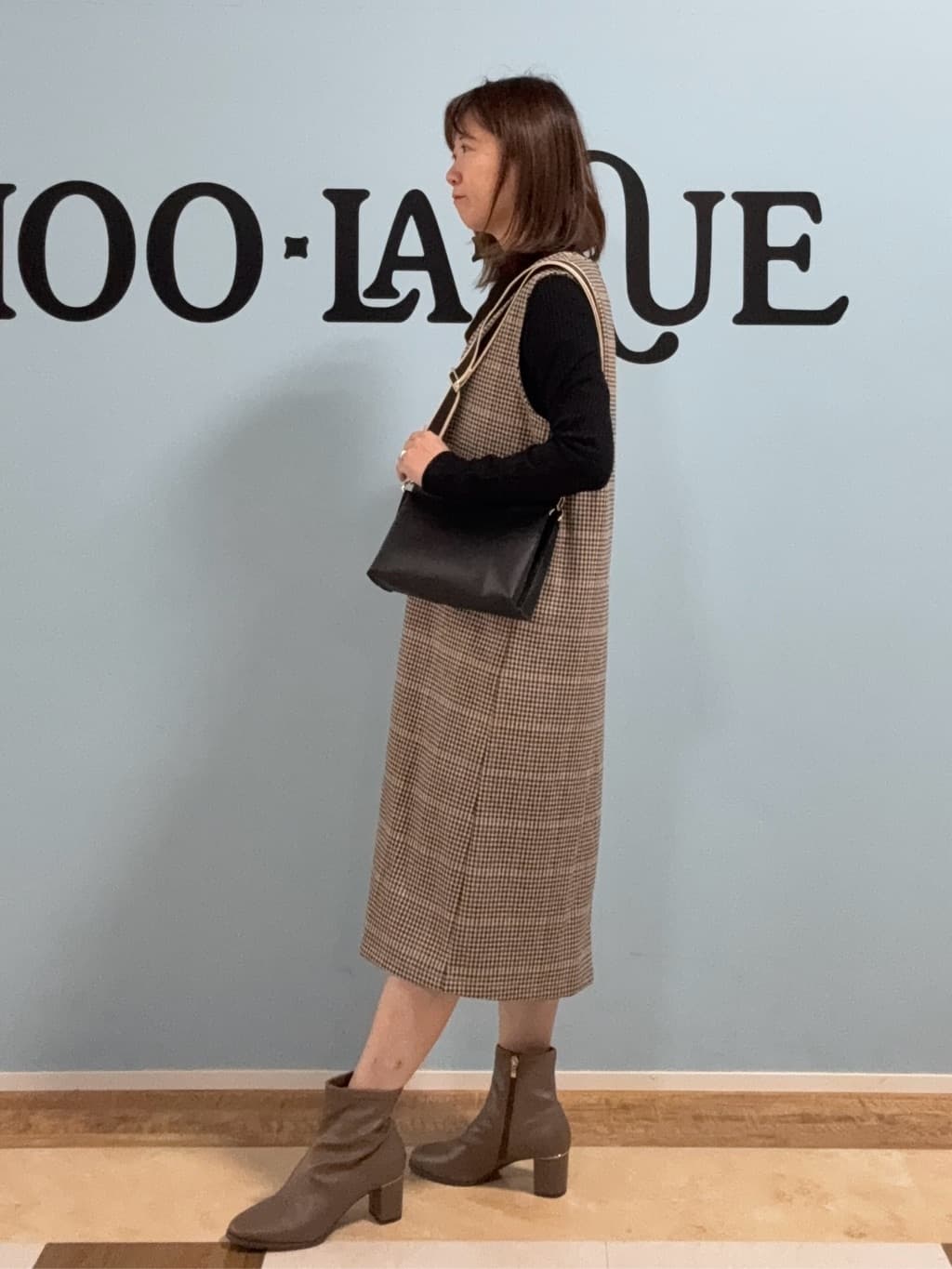 Naaatsuさんの「SHOO･LA･RUE｜【2点セット/洗濯機可】時短でコーデが決まる ジャンドレ+リブインナー」を使ったコーディネート